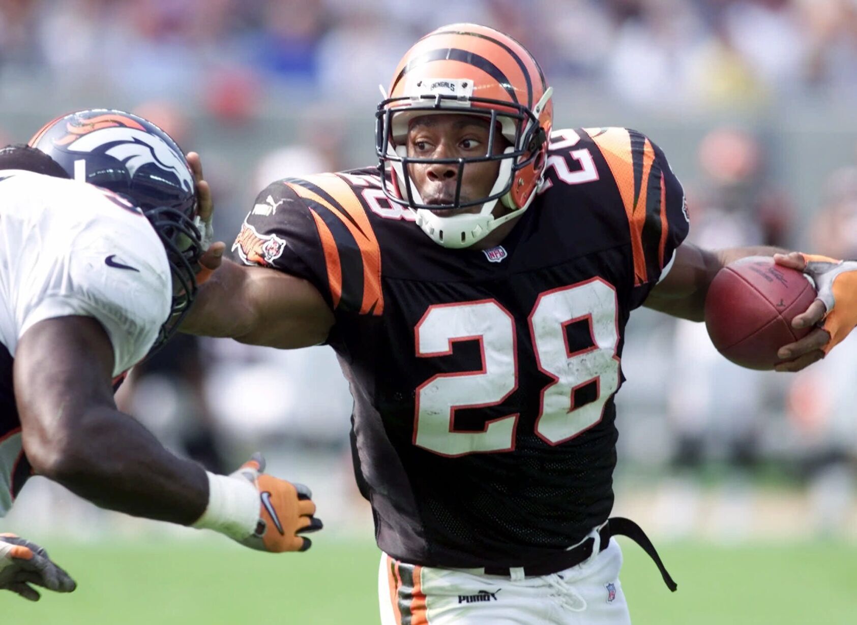 2000: Corey Dillon rushes for NFL record 278 yards in Bengals victory